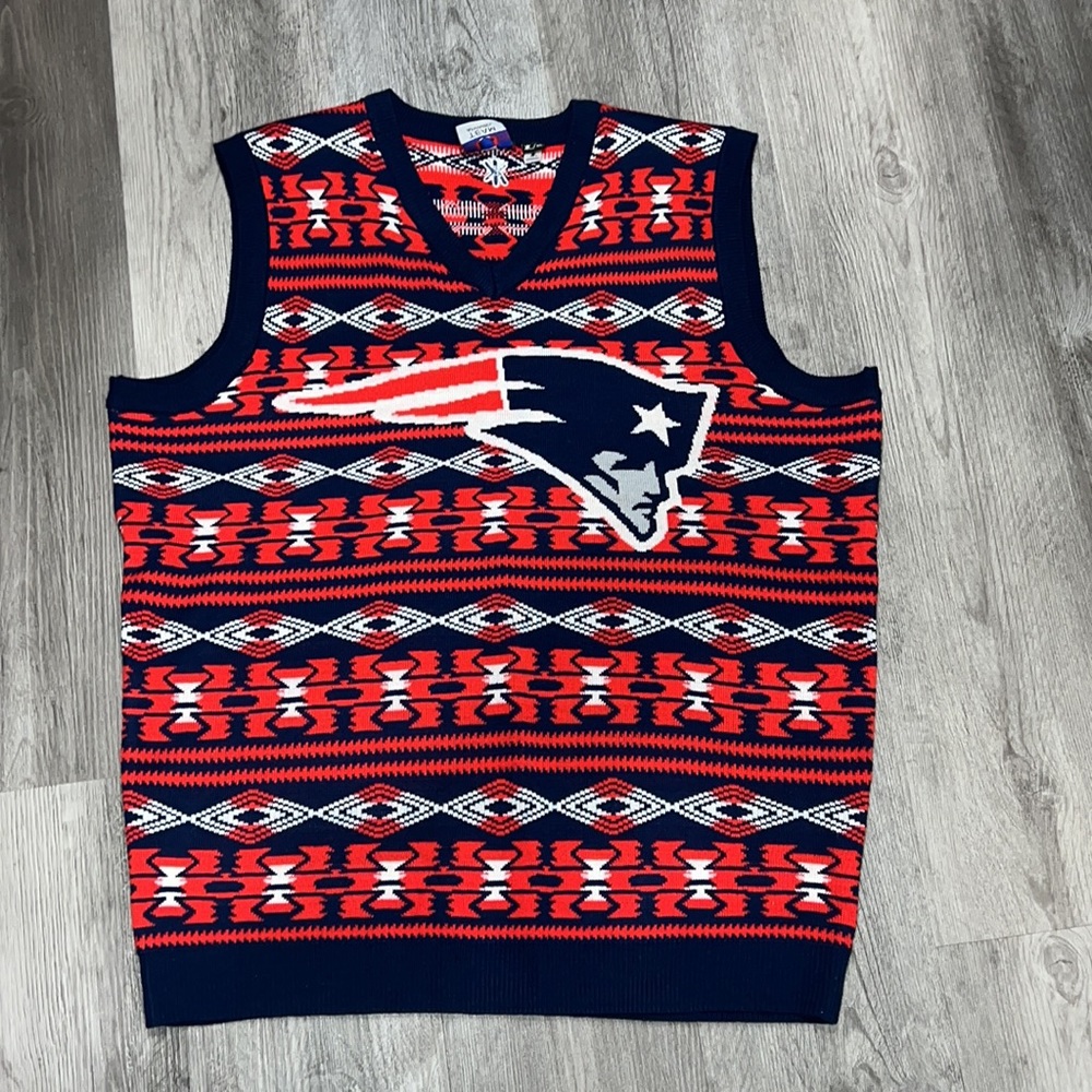 NFL Team Apparel-Patriots Holiday Vest, size XL